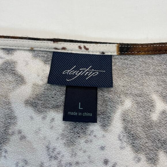 Daytrip Cow Print Top Women's L Brown White Dolman V-Neck High Low Cropped - Picture 3 of 7